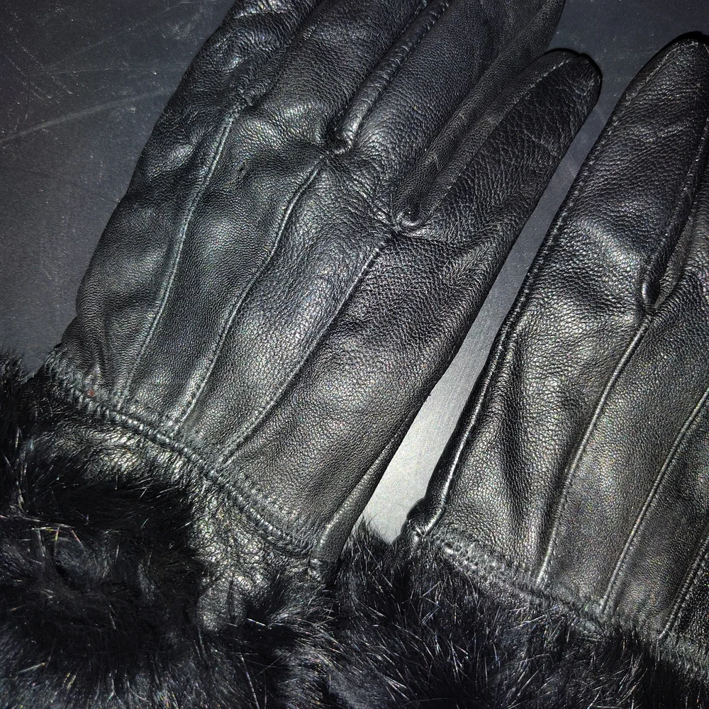 Vintage Black Real Leather Gloves W/Fur Trim - Picture 4 of 8